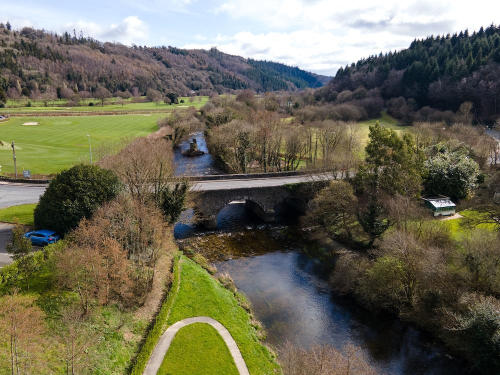 Woodenbridge Hotel Exterior photo